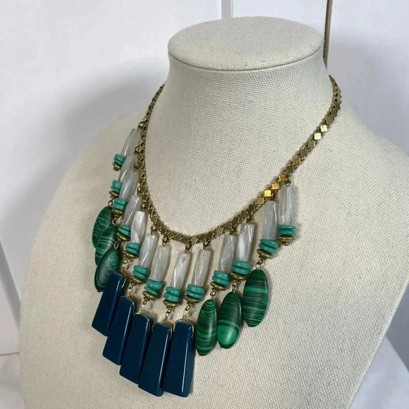 💚 Unique Green and Gold Necklace - beautiful stones with brass accents - Picture 2 of 3